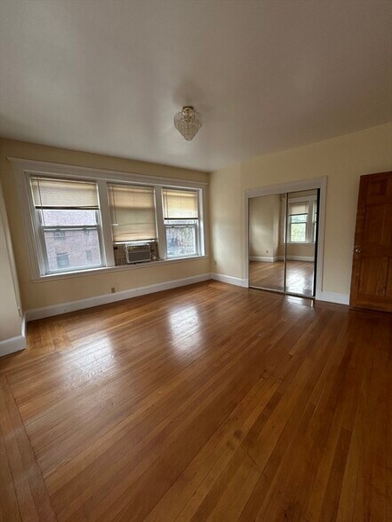 Building Photo - 184 Saint Paul St