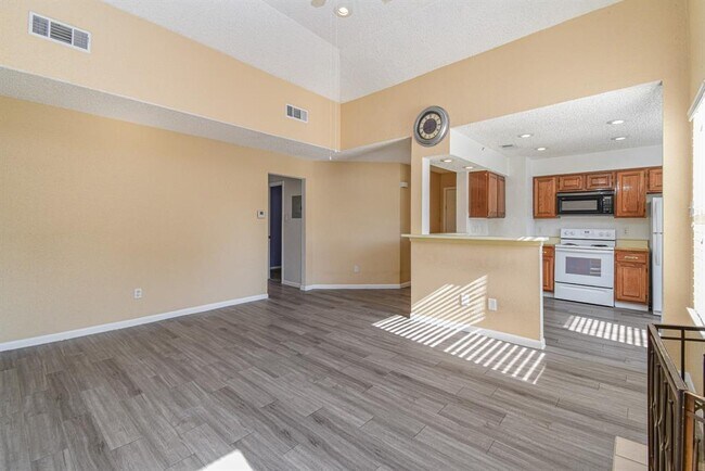 Building Photo - 2011 Spenwick Dr