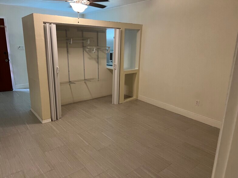 Building Photo - 1005 Vine St