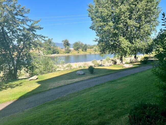 Building Photo - 2025 Mullan Rd