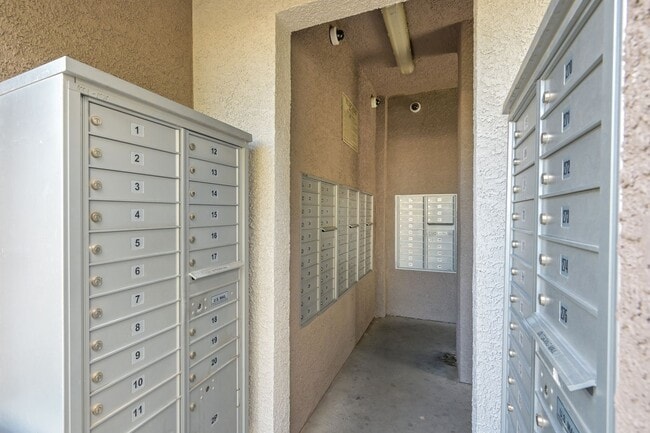 Building Photo - SW!! 2 Bedroom 2 Bath 2nd floor Condo!!! O...