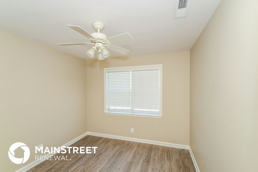 Building Photo - 9490 Cumberland Oaks Dr