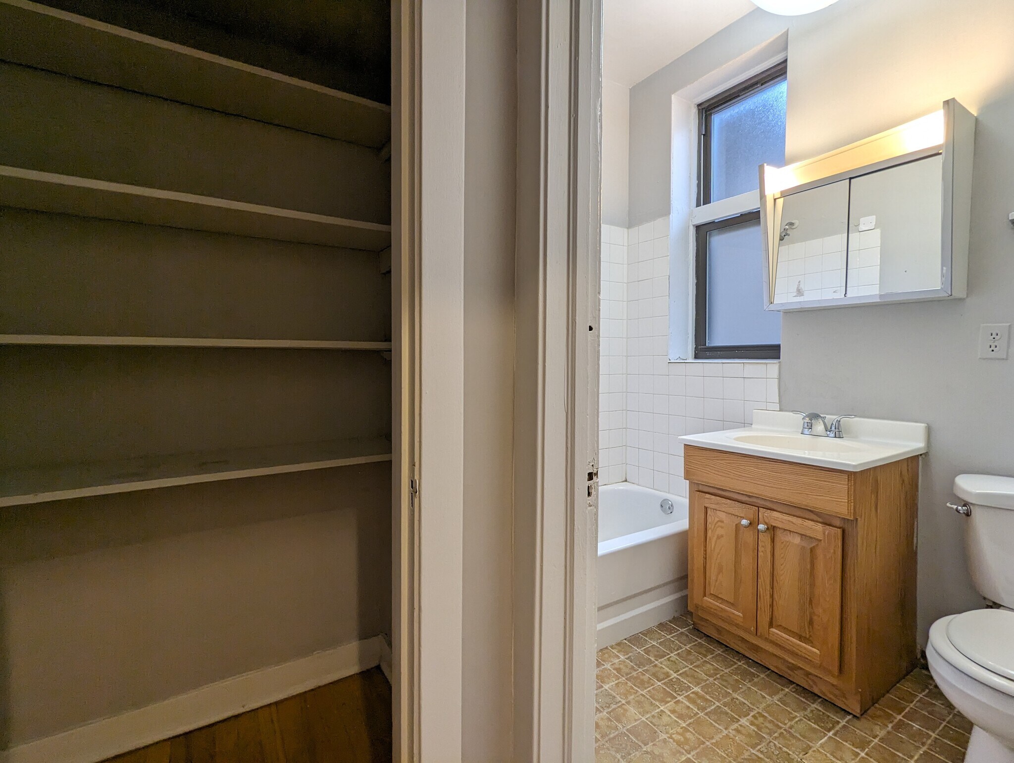 Building Photo - 3523 N Racine Ave