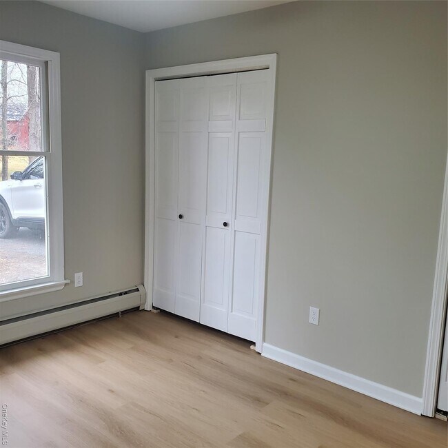 Building Photo - 71 E Searsville Rd