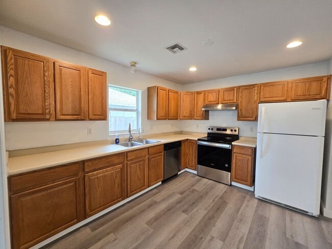 Building Photo - 2 Bedroom 2 Bath w Bonus Room