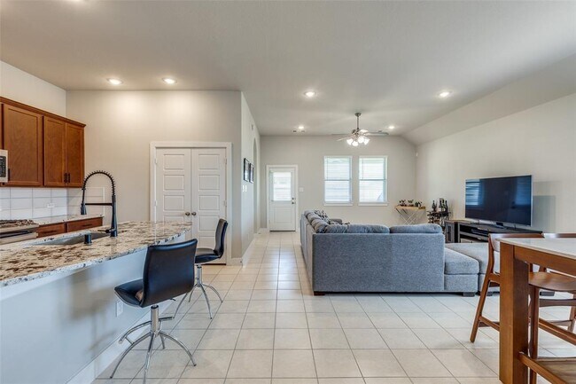 Building Photo - 2411 Ocean Key Dr