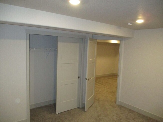 Building Photo - Newer Construction Berthoud Property