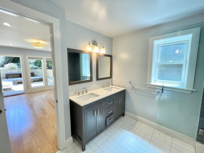 Building Photo - Westwood Park - Stunning 3BR+ / 2 BA Home w/Fabulous Back Yard! - PROGRESSIVE