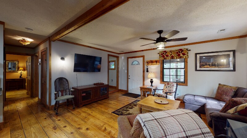 Building Photo - 121 Redbird Dr