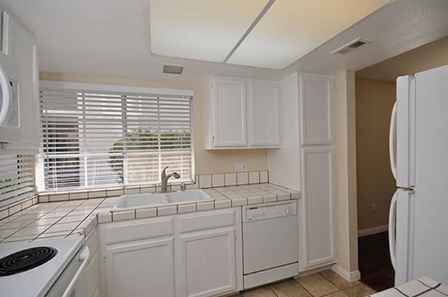 Building Photo - 2955 Brandon Cir
