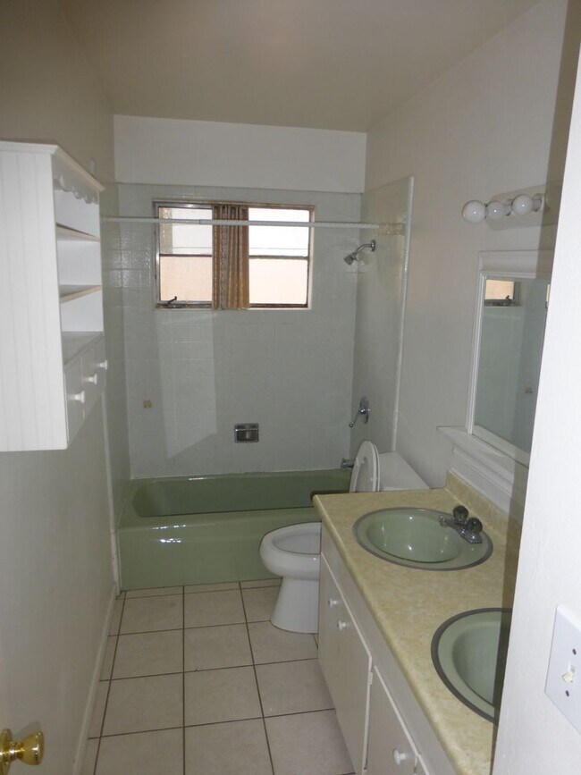 Building Photo - 4 Bedroom rental home in Tempe! Move in 10/1!