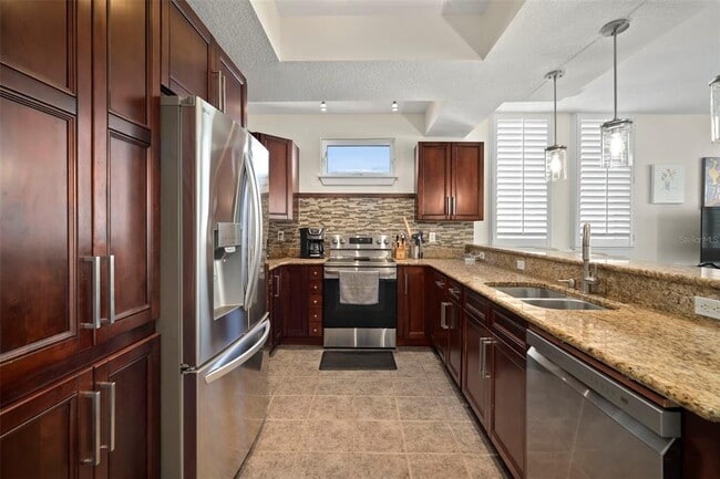 Building Photo - 435 S Oregon Ave