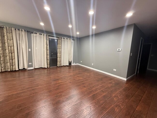 Building Photo - 5820 Wilshire Ct