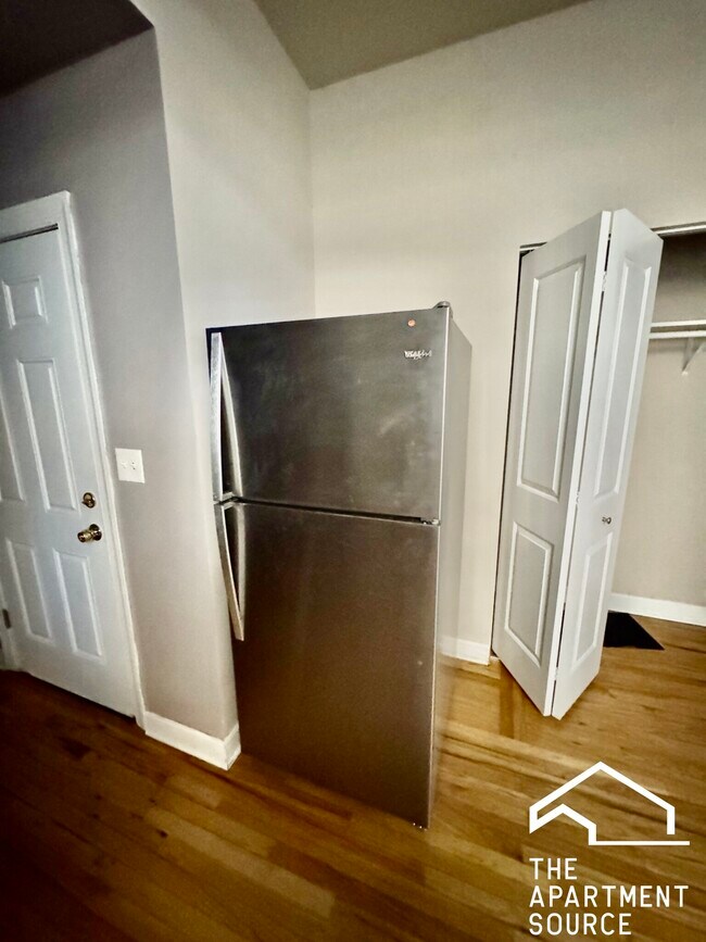 Building Photo - 4265 W Addison St