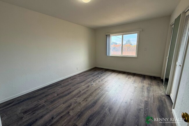 Building Photo - 1225 Douglas Wy