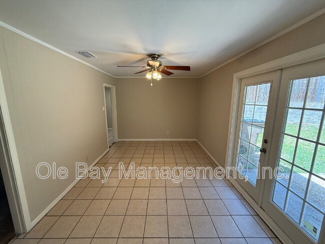 Building Photo - 253 Vanderbilt Dr