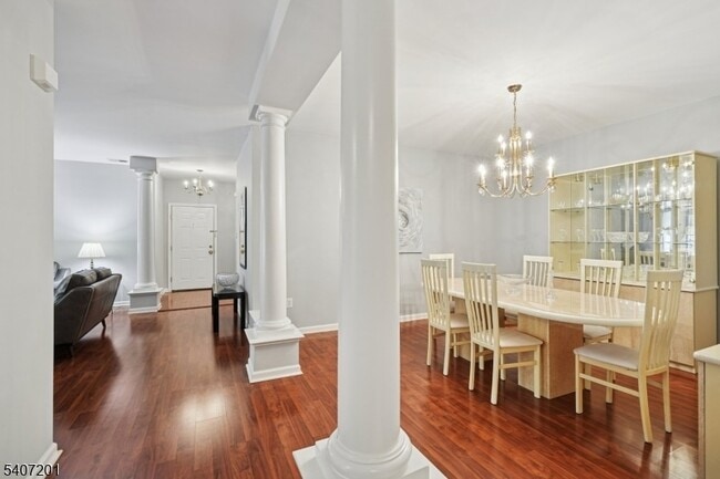 Building Photo - 806 Holly Ln