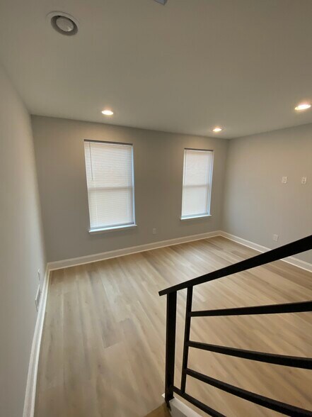 Third-floor sitting room/office with walk-in closet - 1525 Manton St