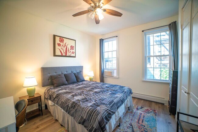 Building Photo - 204 48th St