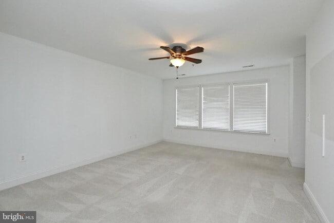 Building Photo - 1028 Llano Dr