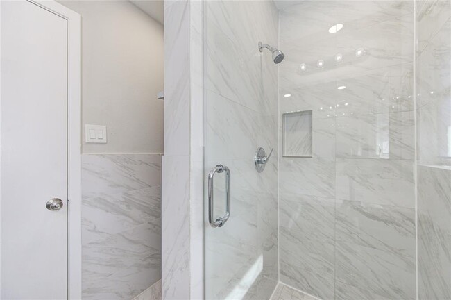 Building Photo - 6026 Clarewood Dr