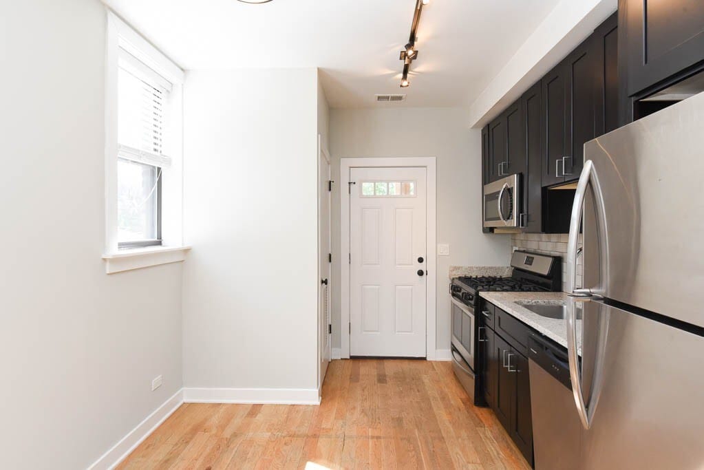 Building Photo - 2210 W Eastwood Ave