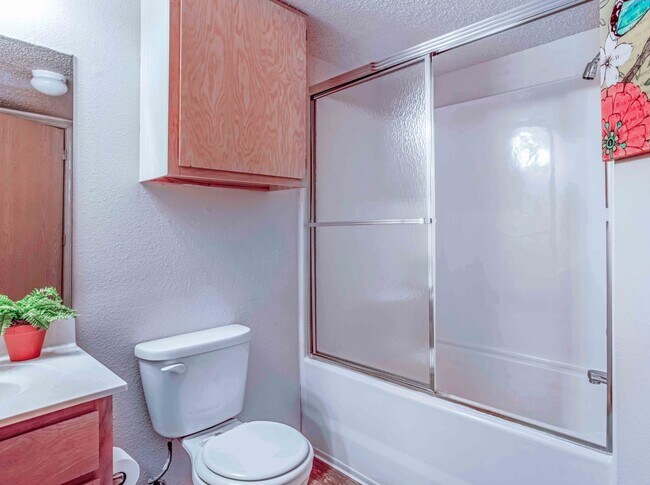 Building Photo - 501 Par Dr