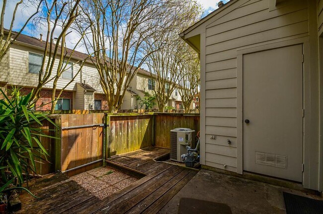 Building Photo - 2930 Grants Lake Blvd