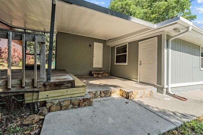 Building Photo - 9616 N Oklawaha Ave