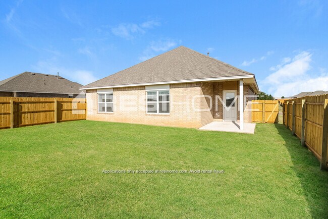 Building Photo - 8161 Lakeside Dr
