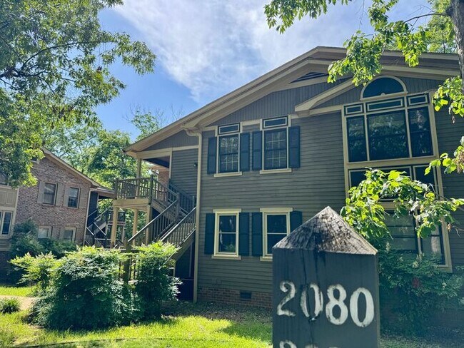 Building Photo - Look and lease-Renovated