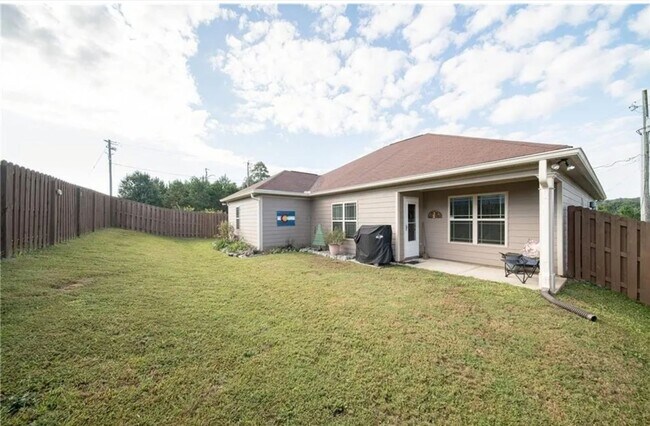 Building Photo - $100 Military Discount! Close to Park, Lik...