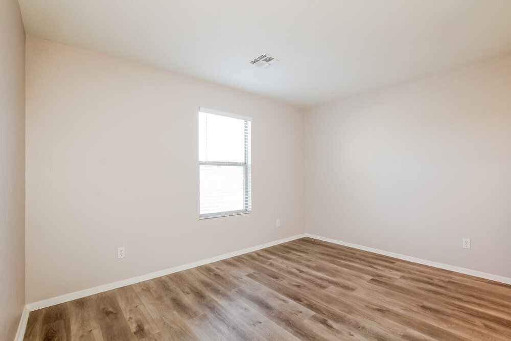 Building Photo - 4614 N 92nd Ln