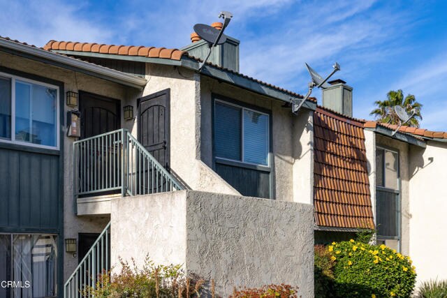 Building Photo - 126 E Ventura St
