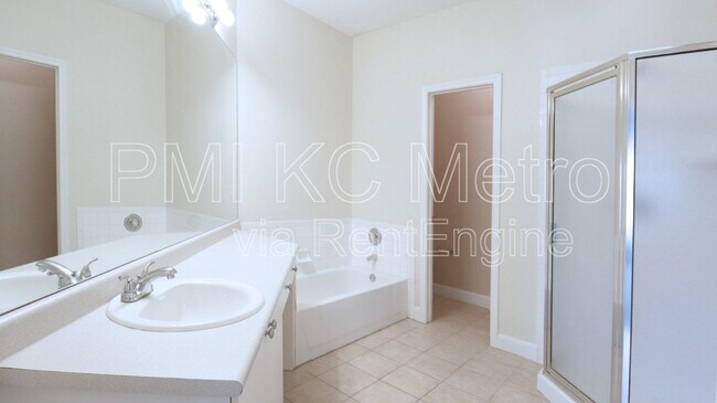 Building Photo - 11624 Tomahawk Creek Pkwy