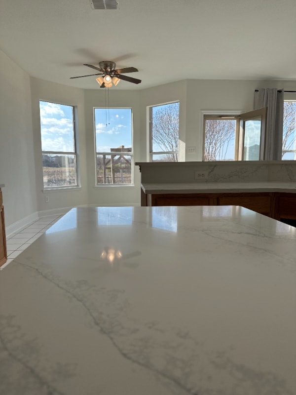 Building Photo - 4205 Lakeside Dr