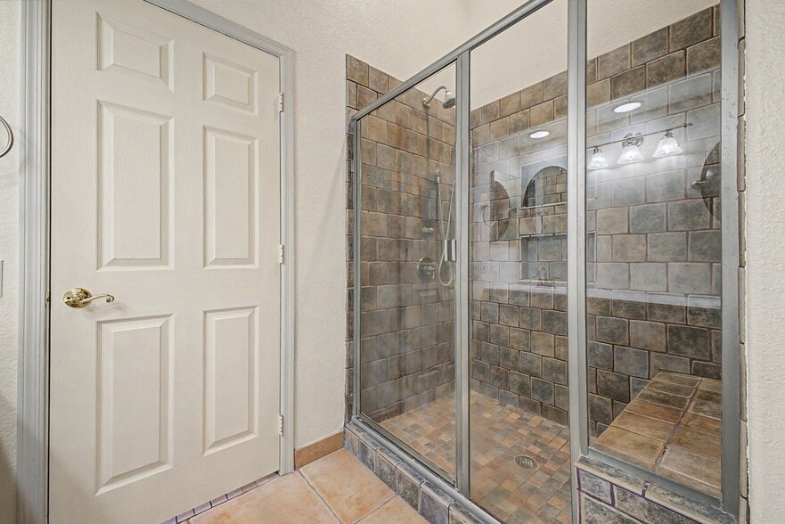 Building Photo - 691 S Sahuaro Dr
