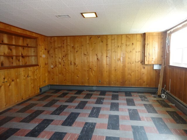 Building Photo - NICE  3BR RAMBLER CLOSE TO NIH