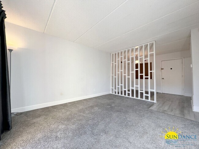 Building Photo - 1 mile East of Hurlburt AFB, beautiful Ced...