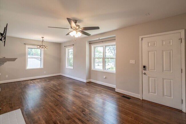 Building Photo - Charming Renovated 2BR Home in Revolution Park – Minutes from Uptown Charlotte!