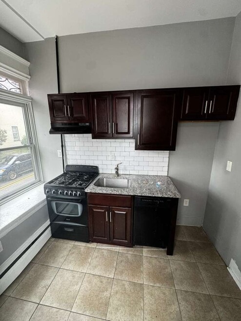 Building Photo - 202-204 E Hanover St