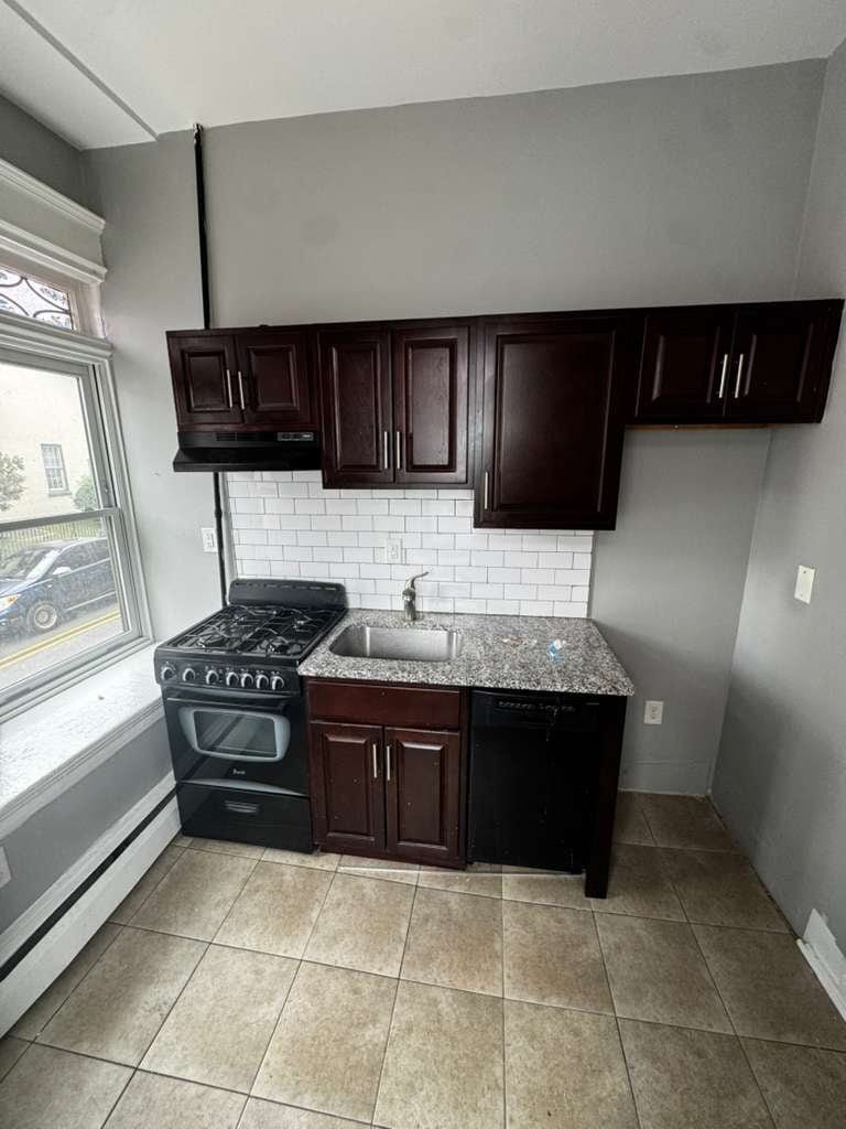 Building Photo - 202-204 E Hanover St