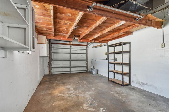 Building Photo - 3900 23rd Ave N