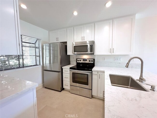 Building Photo - 80 Lakepines-