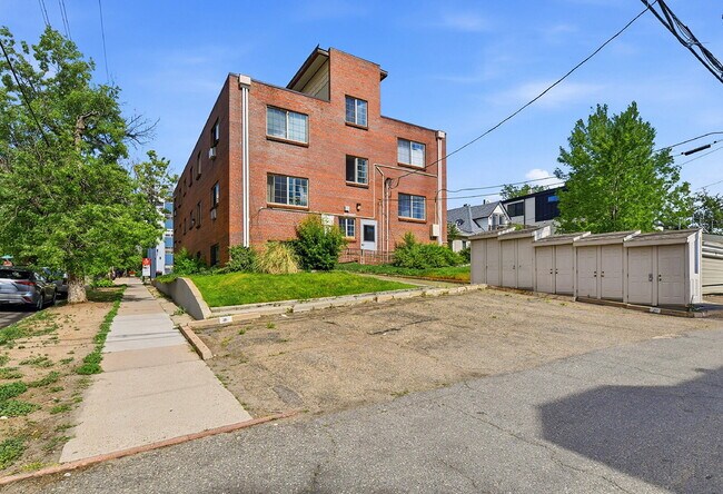 Building Photo - $1,220.95 with $300 off the first month's rent, 1 Bed - 1 Bath, Condo in Denver with Onsite Laundry!