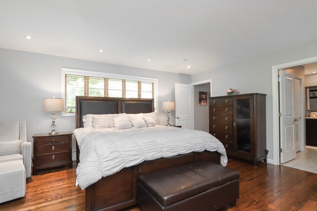 Building Photo - 22 Allen St