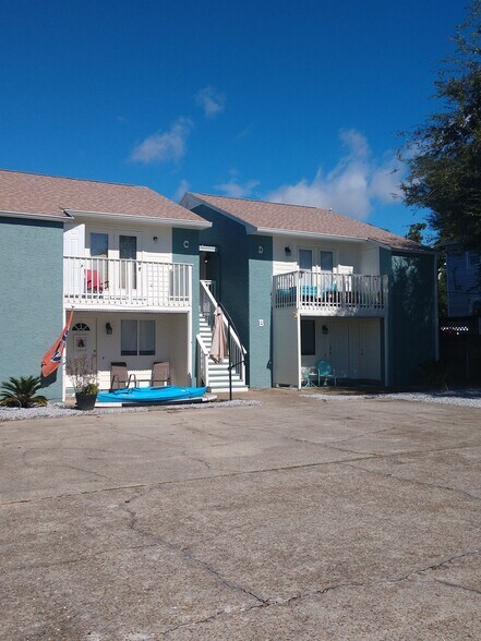 4 apartments - 2510 W 9th St