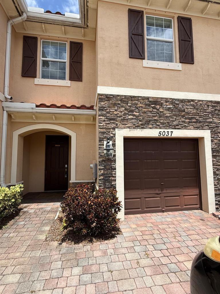 Building Photo - 5037 Ashley River Rd