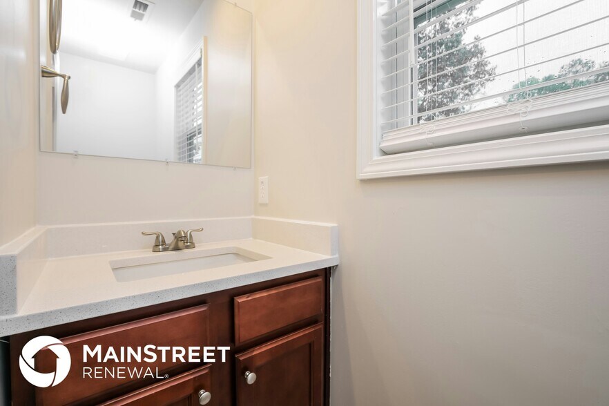 Building Photo - 195 Cherryhill Dr