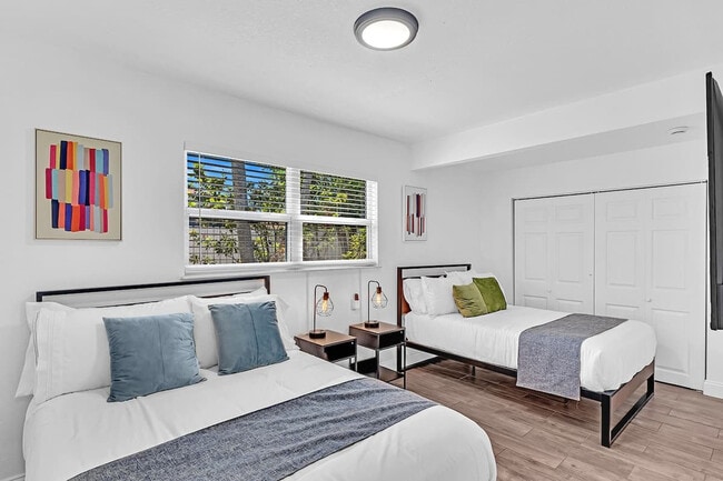 Building Photo - 1568 NE 35th St